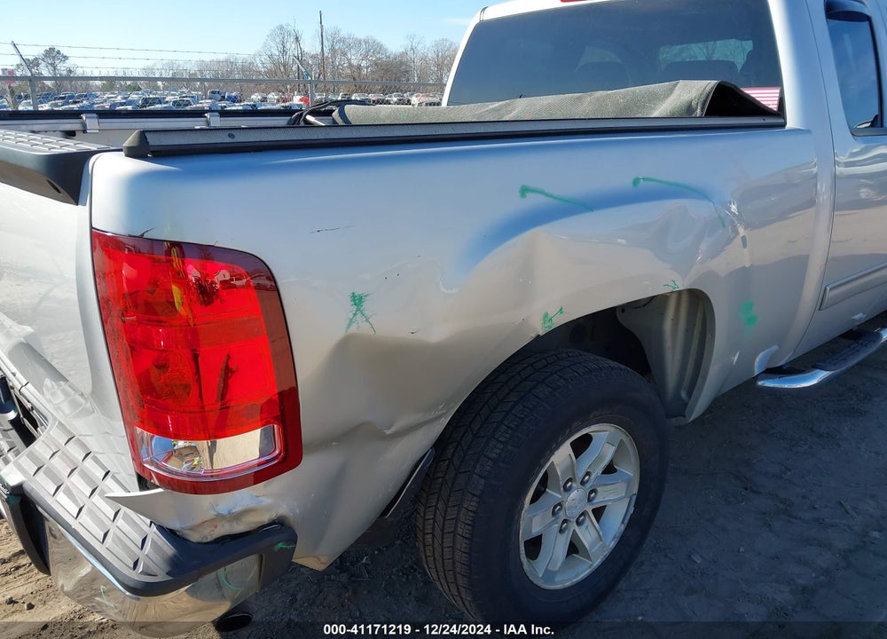 2011 GMC SIERRA 1500 SLE VIN: 1GTR2VE35BZ125589
