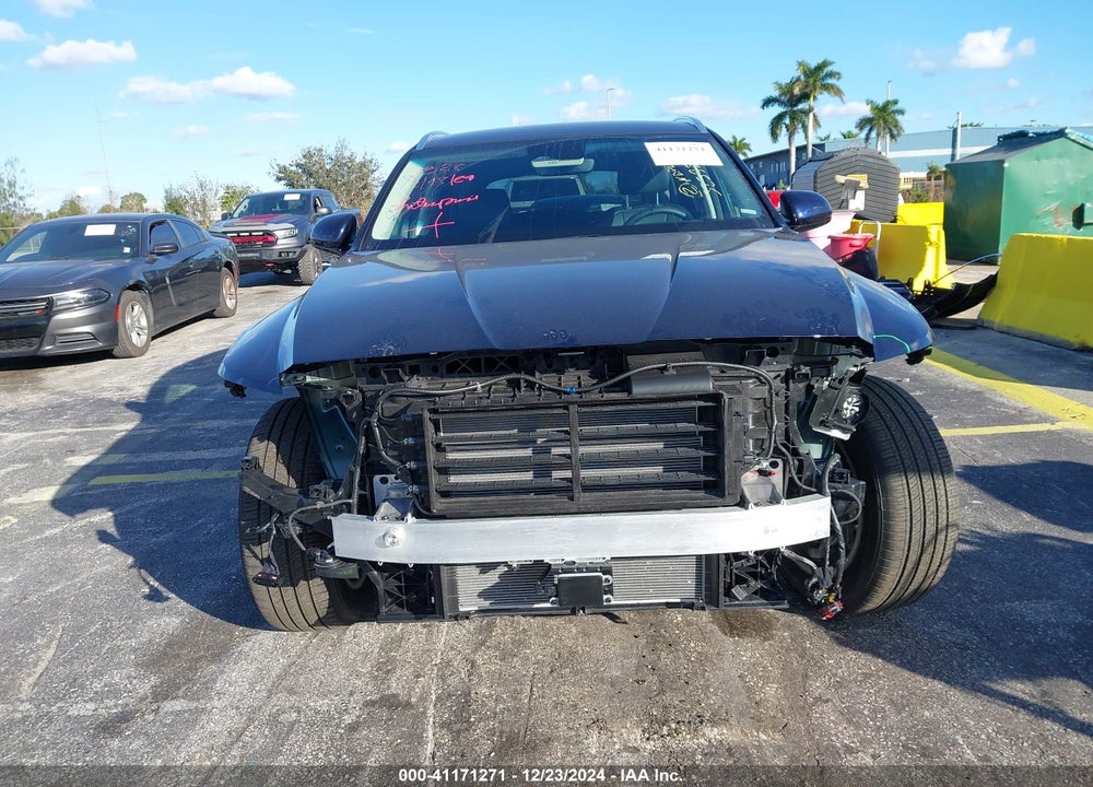 2025 GENESIS GV80 2.5T STANDARD AWD VIN: KMUHFESB7SU241947