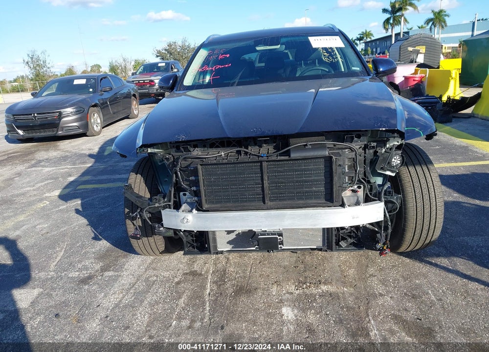 2025 GENESIS GV80 2.5T STANDARD AWD VIN: KMUHFESB7SU241947