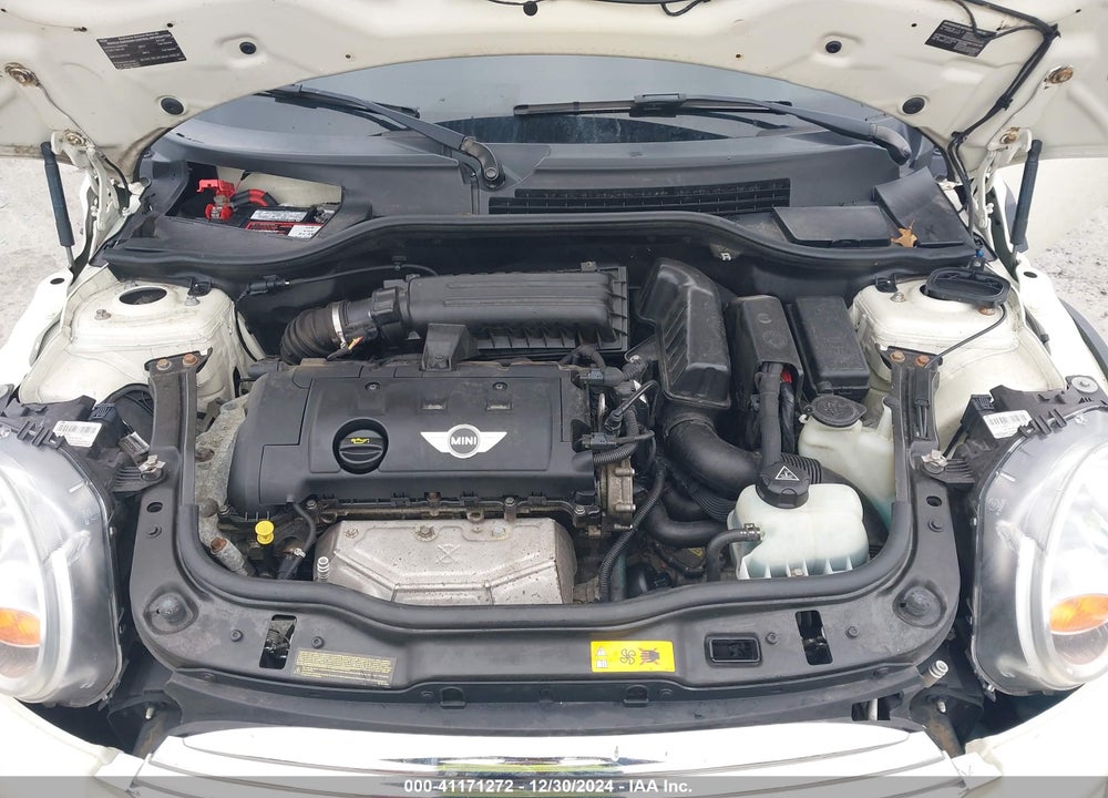 2013 MINI COOPER VIN: WMWSU3C58DT686571
