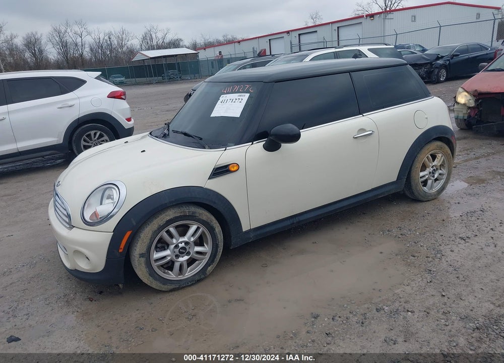 2013 MINI COOPER VIN: WMWSU3C58DT686571