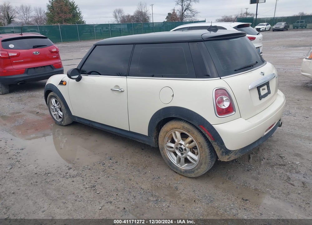 2013 MINI COOPER VIN: WMWSU3C58DT686571