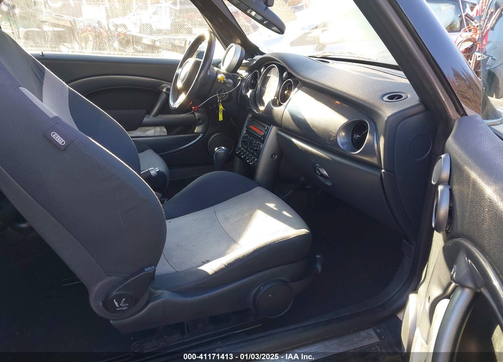 2007 MINI COOPER VIN: WMWRF33507TG17793
