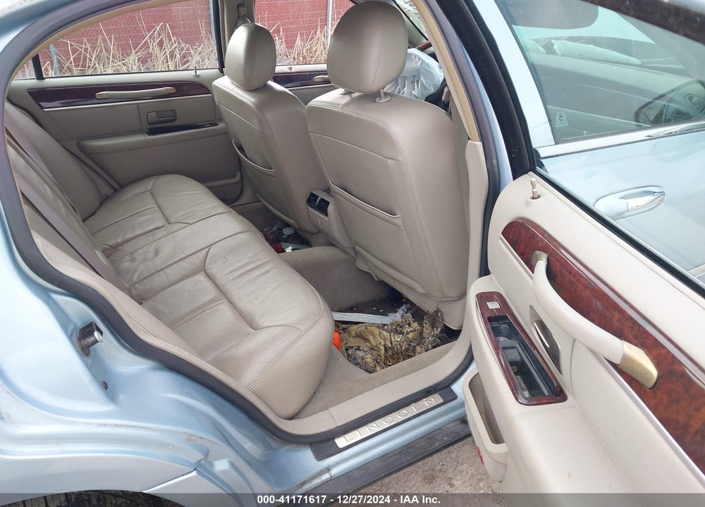2010 LINCOLN TOWN CAR SIGNATURE LIMITED VIN: 2LNBL8CV9AX618647