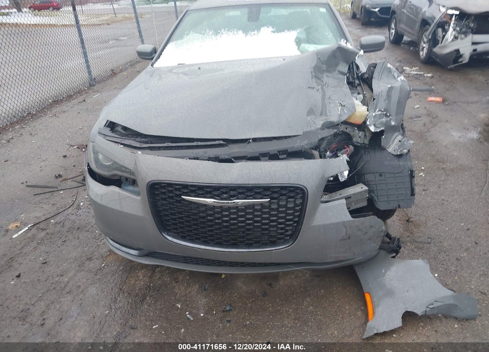 2019 CHRYSLER 300 VIN: 2C3CCABG7KH533681