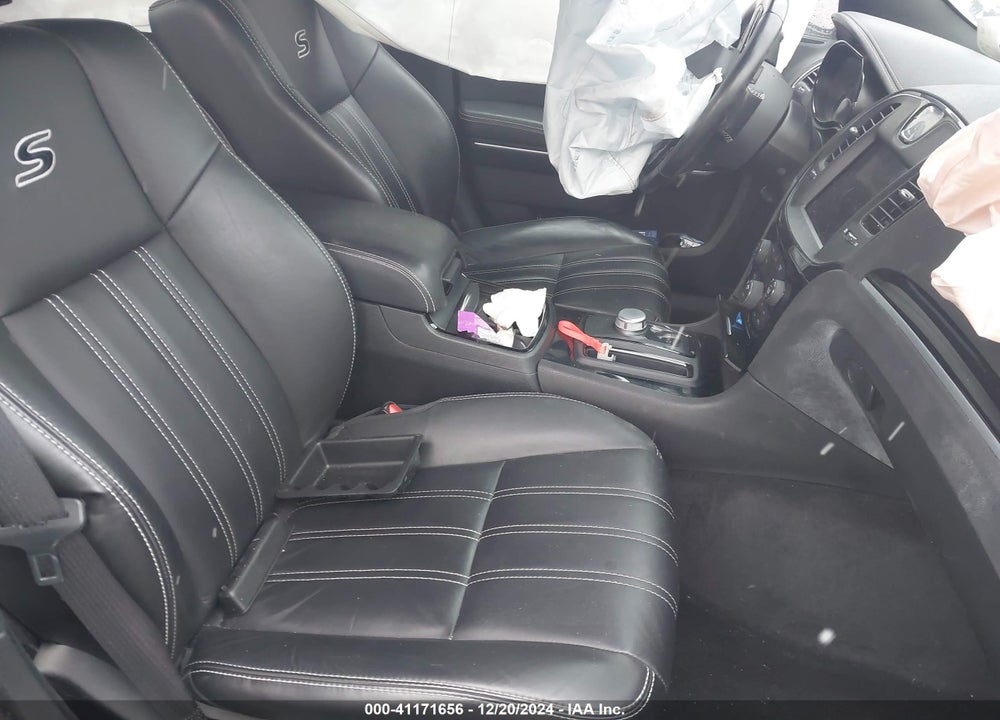 2019 CHRYSLER 300 VIN: 2C3CCABG7KH533681