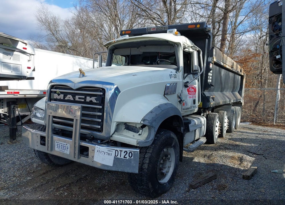 2018 MACK GRANITE VIN: 1M2AX04C9JM037400