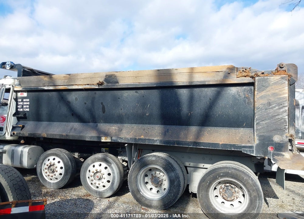 2018 MACK GRANITE VIN: 1M2AX04C9JM037400