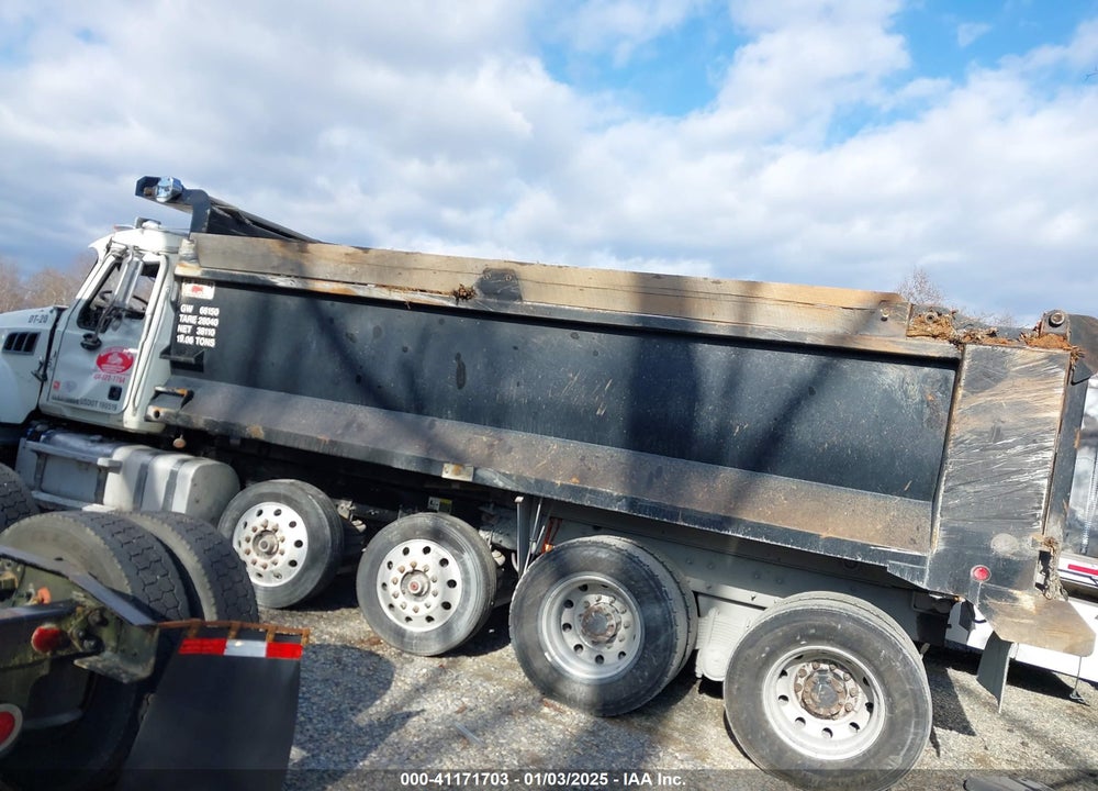 2018 MACK GRANITE VIN: 1M2AX04C9JM037400