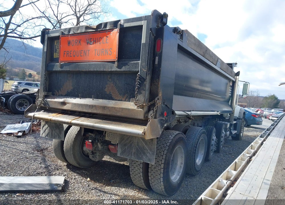 2018 MACK GRANITE VIN: 1M2AX04C9JM037400