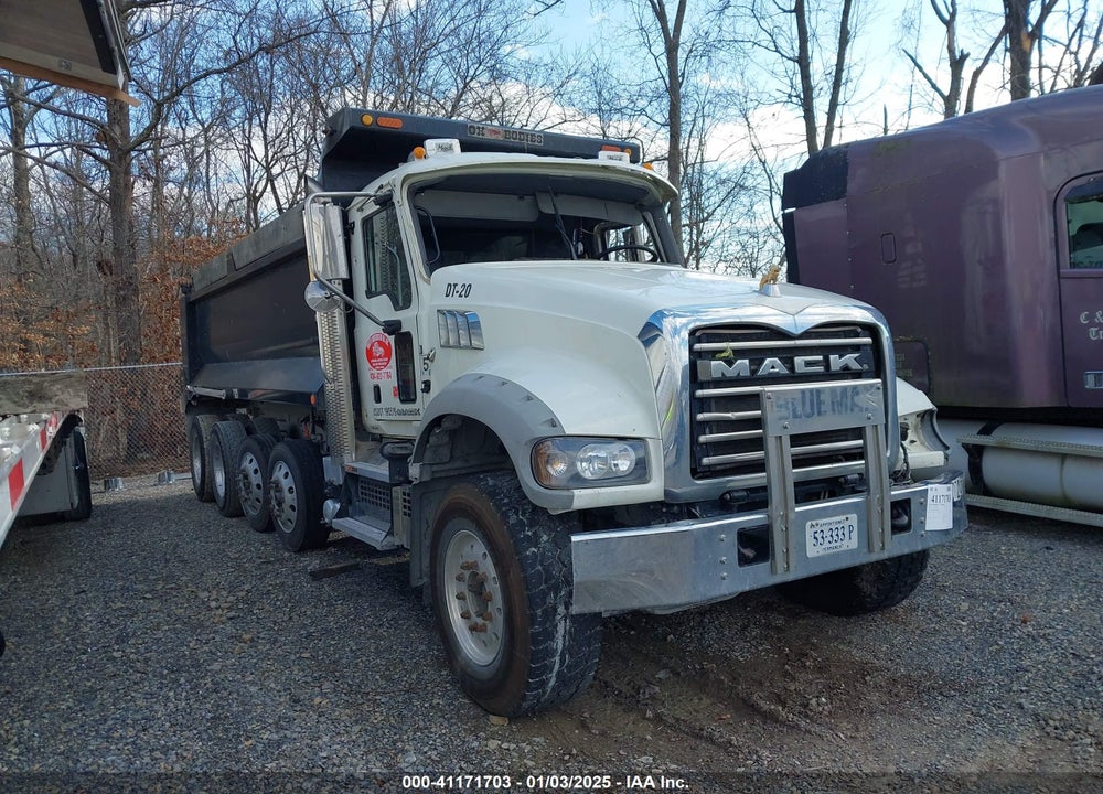 2018 MACK GRANITE VIN: 1M2AX04C9JM037400