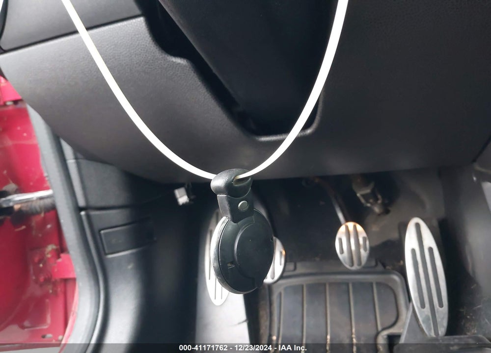 2009 MINI COOPER S VIN: WMWMF73549TT98922