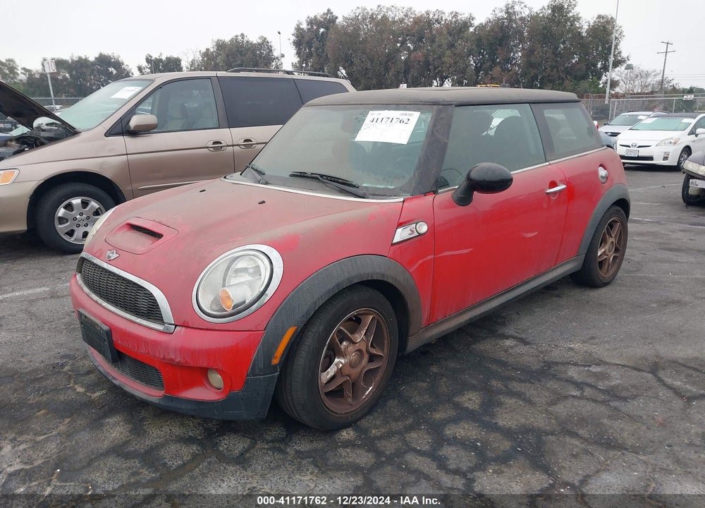 2009 MINI COOPER S VIN: WMWMF73549TT98922