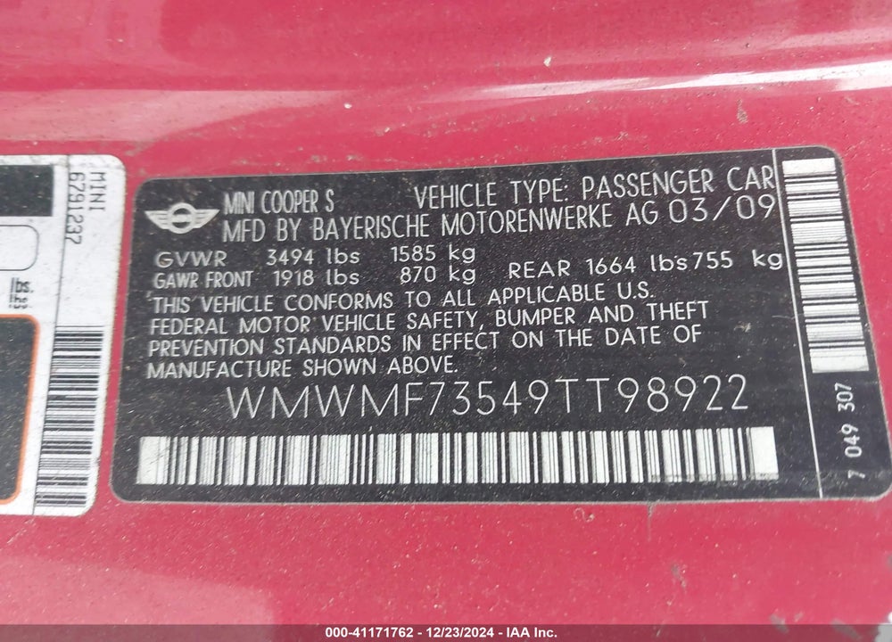 2009 MINI COOPER S VIN: WMWMF73549TT98922