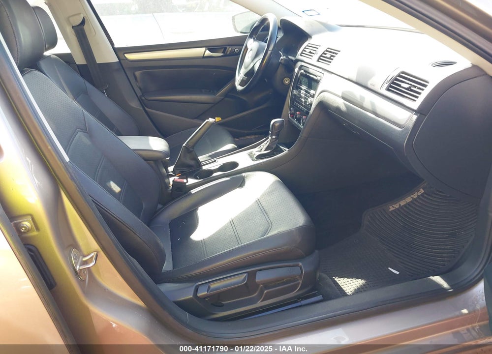 2015 VOLKSWAGEN PASSAT VIN: 1VWAS7A35FC027134