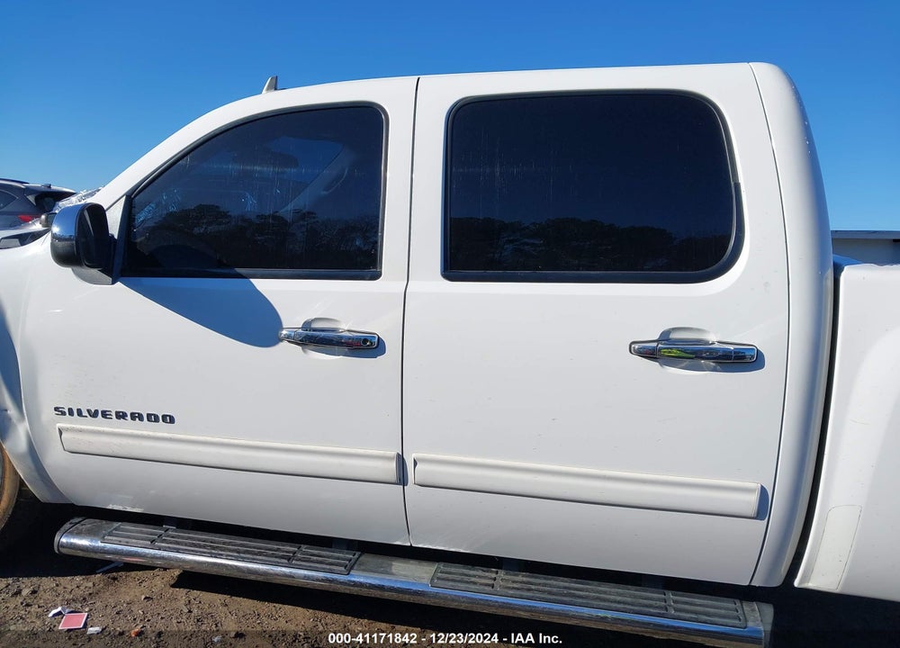 2011 CHEVROLET SILVERADO 1500 VIN: 3GCPKSE39BG252917