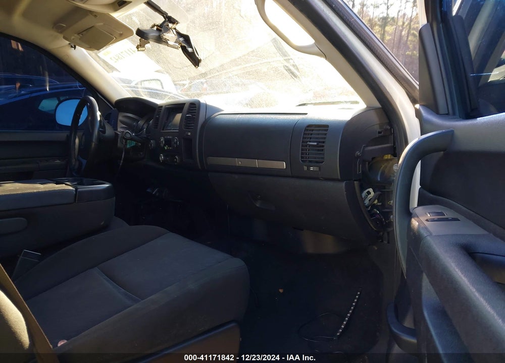 2011 CHEVROLET SILVERADO 1500 VIN: 3GCPKSE39BG252917