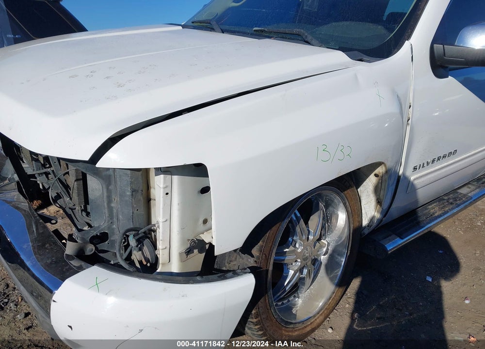 2011 CHEVROLET SILVERADO 1500 VIN: 3GCPKSE39BG252917