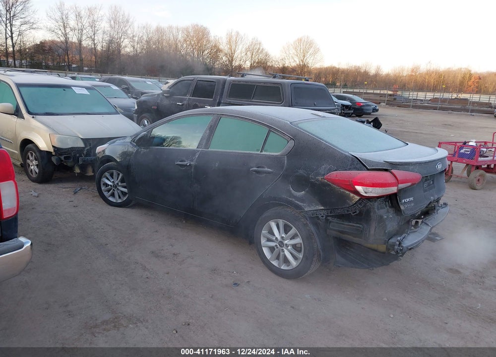 2017 KIA FORTE VIN: 3KPFL4A73HE025384