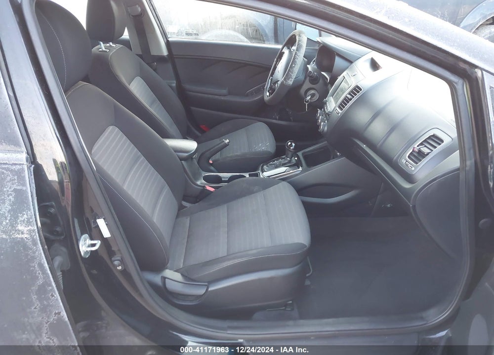 2017 KIA FORTE VIN: 3KPFL4A73HE025384