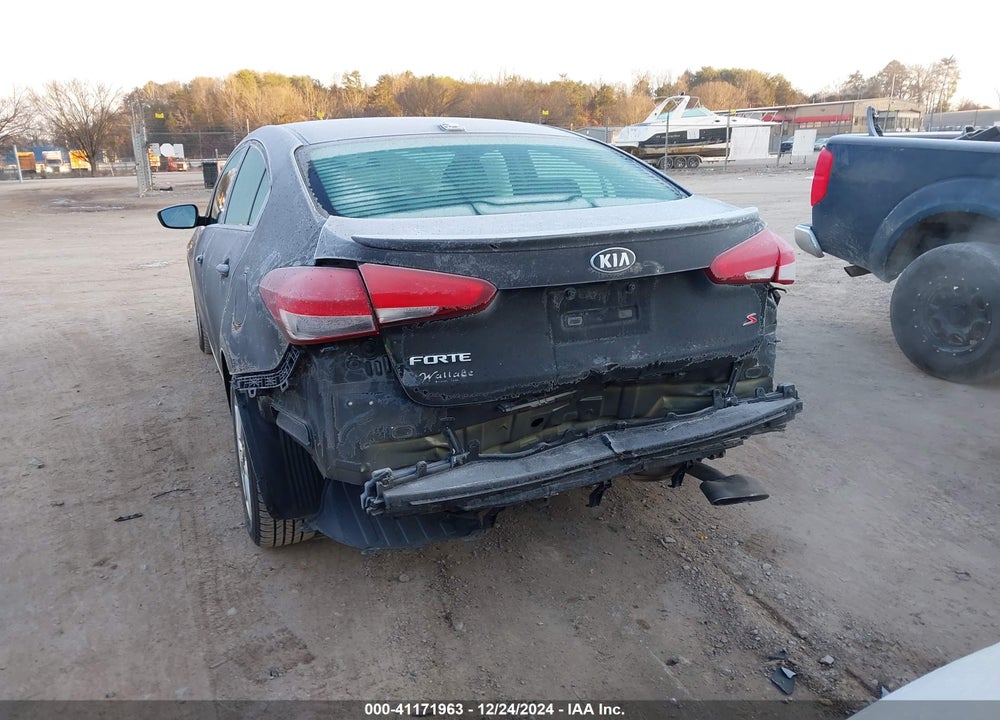 2017 KIA FORTE VIN: 3KPFL4A73HE025384