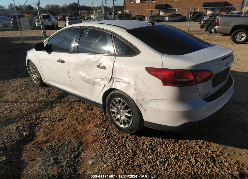 2016 FORD FOCUS VIN: 1FADP3E27GL266493