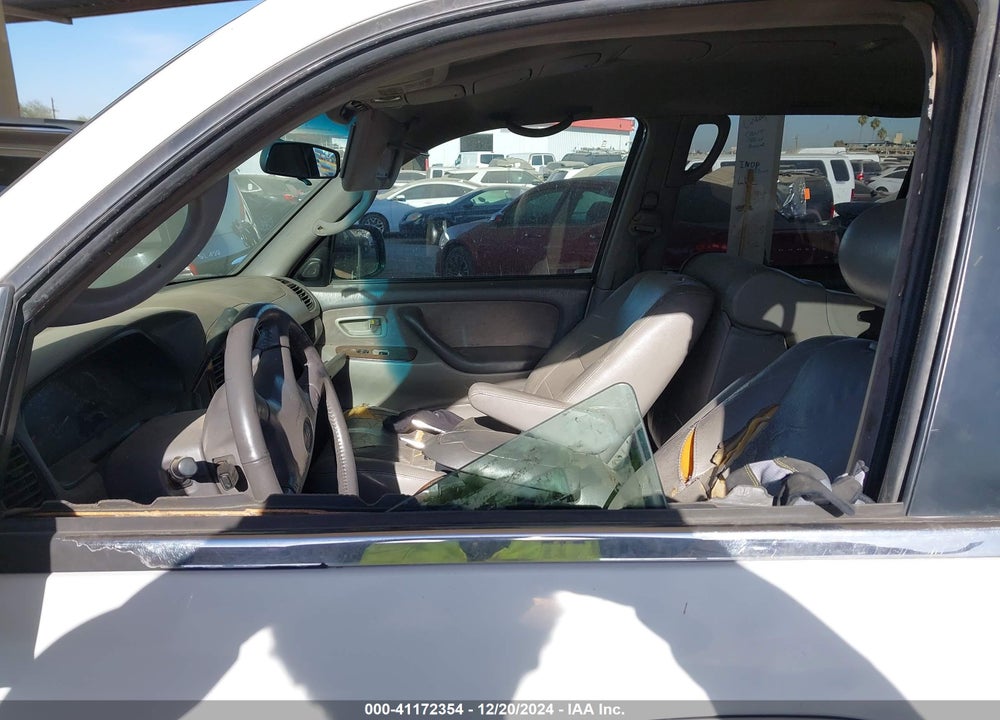 2002 TOYOTA SEQUOIA SR5 V8 VIN: 5TDBT44A32S124502