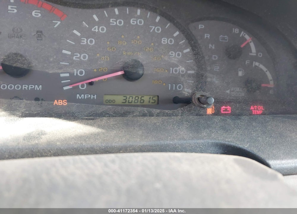 2002 TOYOTA SEQUOIA SR5 V8 VIN: 5TDBT44A32S124502
