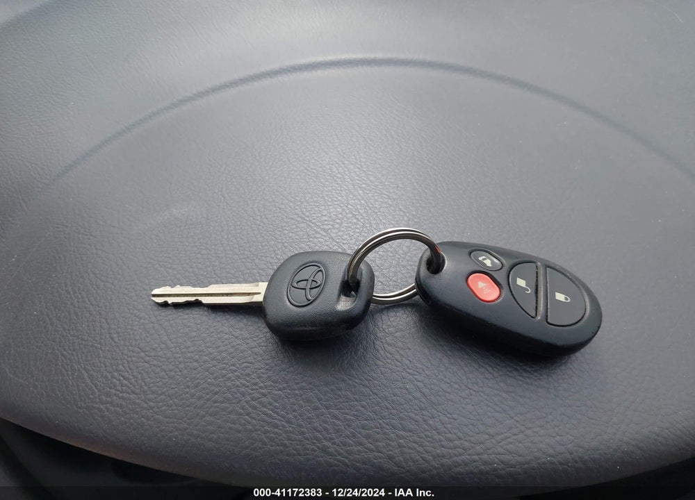 2004 TOYOTA SIENNA LE VIN: 5TDZA23C74S018732