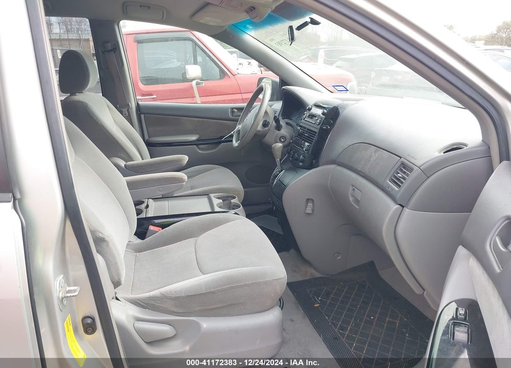 2004 TOYOTA SIENNA LE VIN: 5TDZA23C74S018732