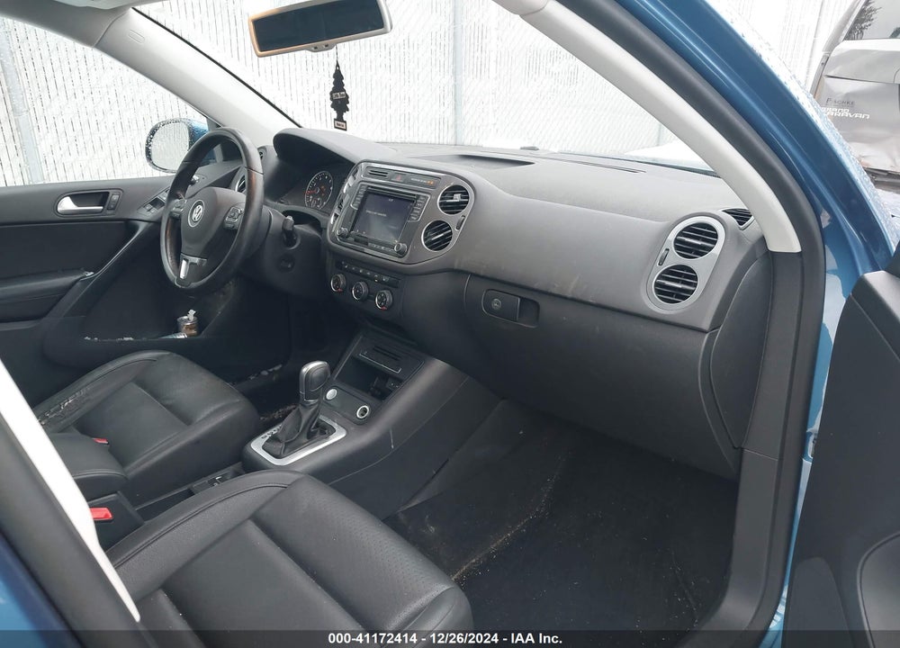 2017 VOLKSWAGEN TIGUAN 2.0T/2.0T S VIN: WVGBV7AX0HK021165