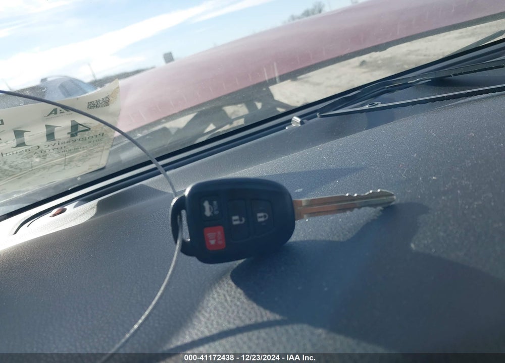 2018 TOYOTA COROLLA LE VIN: 2T1BURHE6JC038339