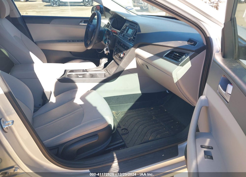2017 HYUNDAI SONATA VIN: 5NPE24AF6HH533639
