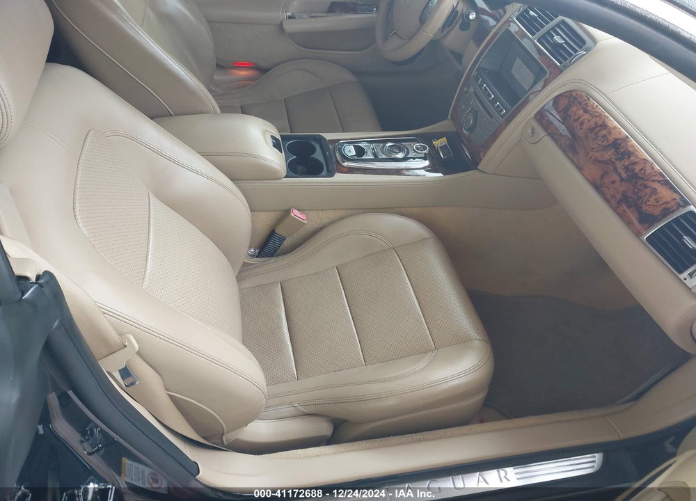 2010 JAGUAR XK VIN: SAJWA4FB0ALB37256