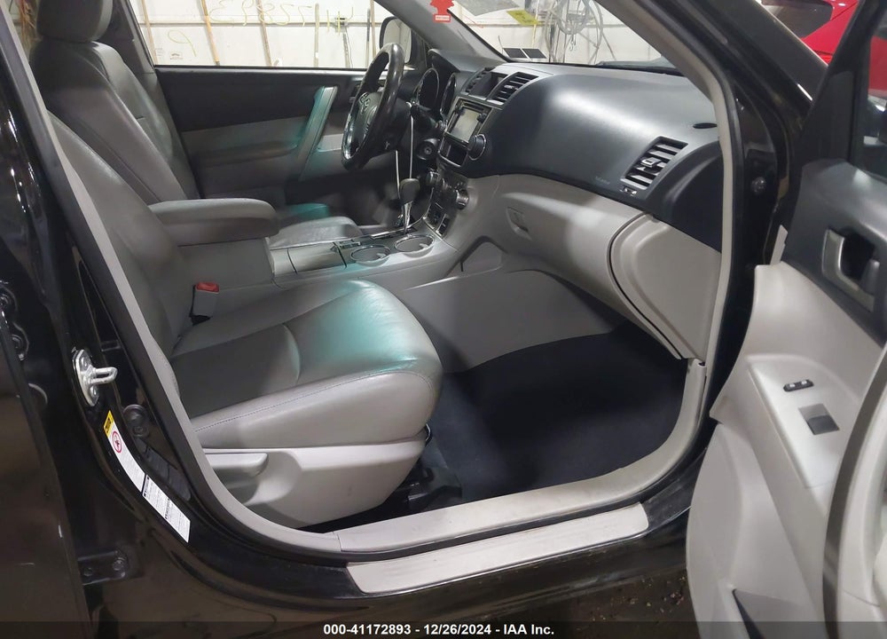 2013 TOYOTA HIGHLANDER PLUS/SE VIN: 5TDBK3EH1DS247999