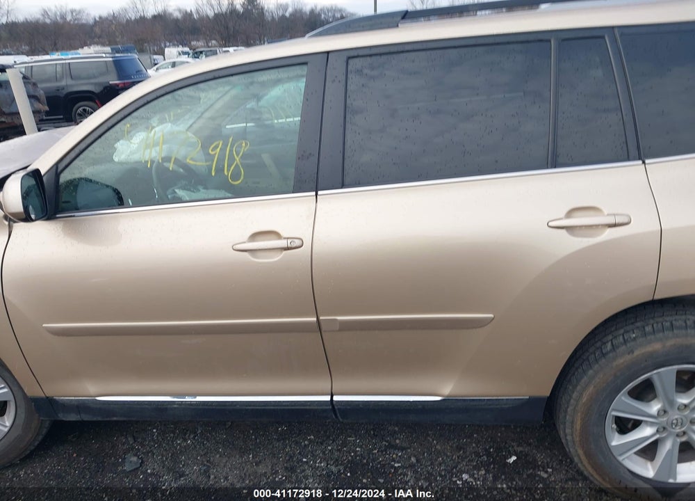 2011 TOYOTA HIGHLANDER SE VIN: 5TDBK3EH0BS057950