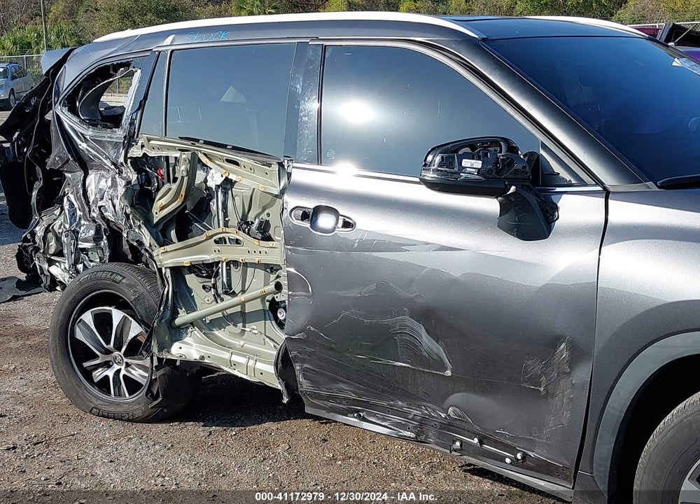 2022 TOYOTA HIGHLANDER XLE VIN: 5TDGZRAH4NS129280