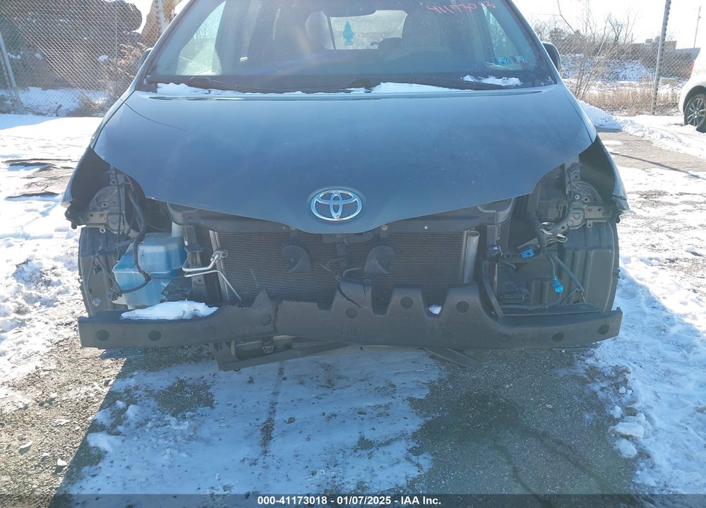 2011 TOYOTA SIENNA LE V6 VIN: 5TDKK3DC4BS115564