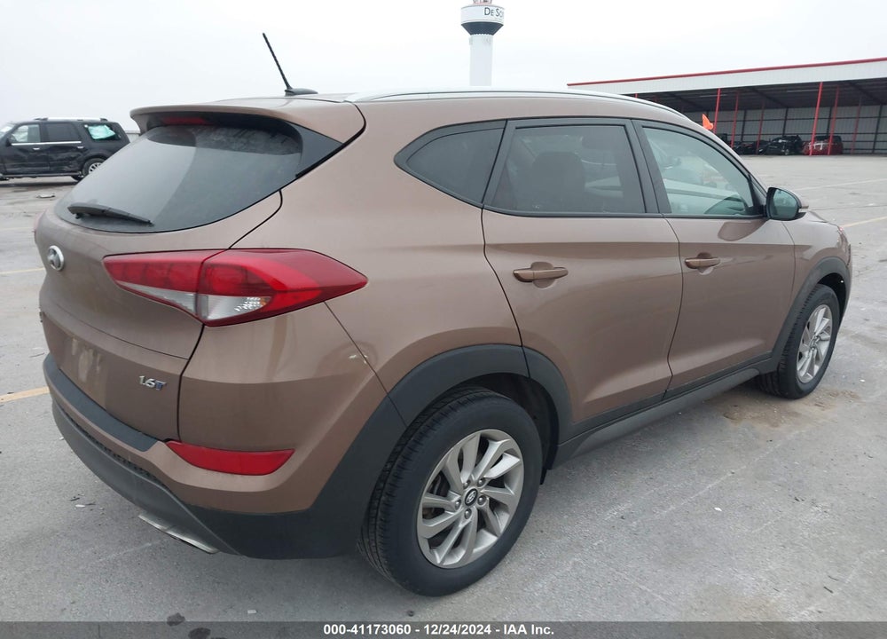 2016 HYUNDAI TUCSON VIN: KM8J33A29GU051136