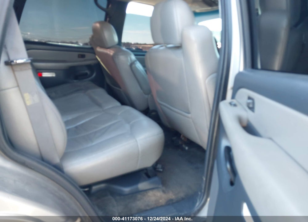 2001 CHEVROLET TAHOE LT VIN: 1GNEC13T41R158905