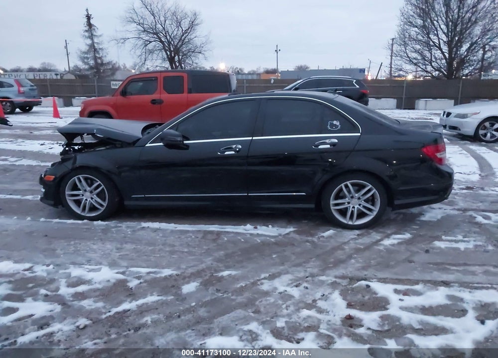 2013 MERCEDES-BENZ C 300 VIN: WDDGF8AB9DG116439