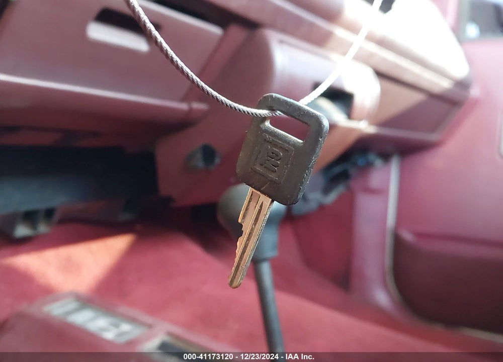 1993 CHEVROLET GMT-400 K1500 VIN: 1GCEK14K7PZ150193