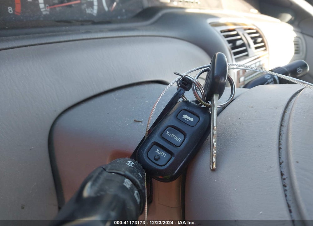 2000 TOYOTA AVALON XLS VIN: 4T1BF28B8YU098767
