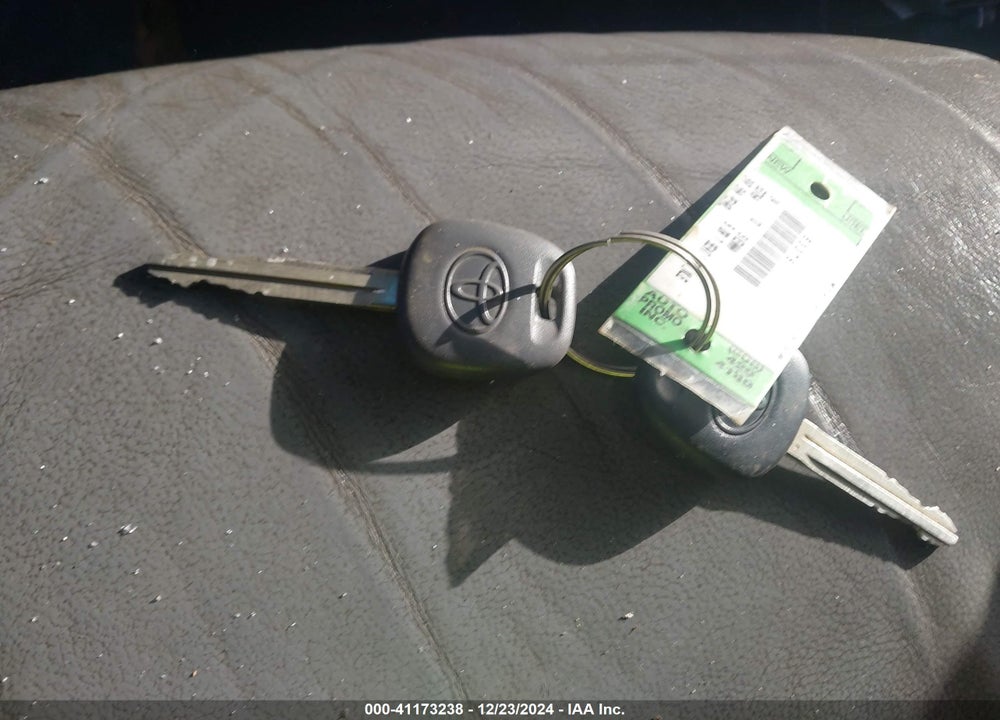 2004 TOYOTA SIENNA XLE VIN: 5TDBA22C84S012117