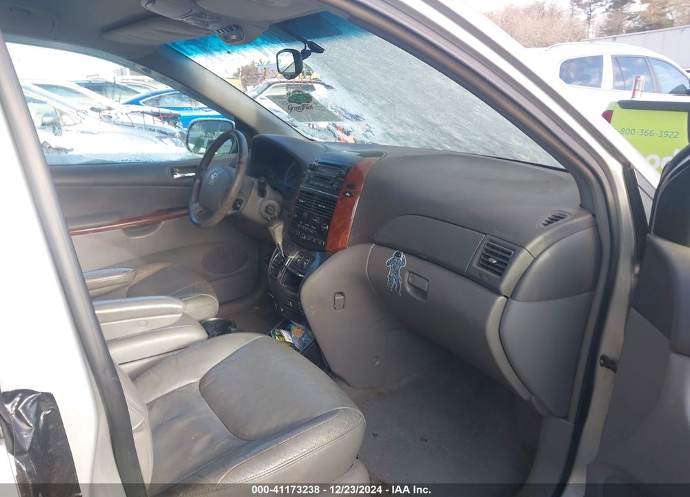 2004 TOYOTA SIENNA XLE VIN: 5TDBA22C84S012117