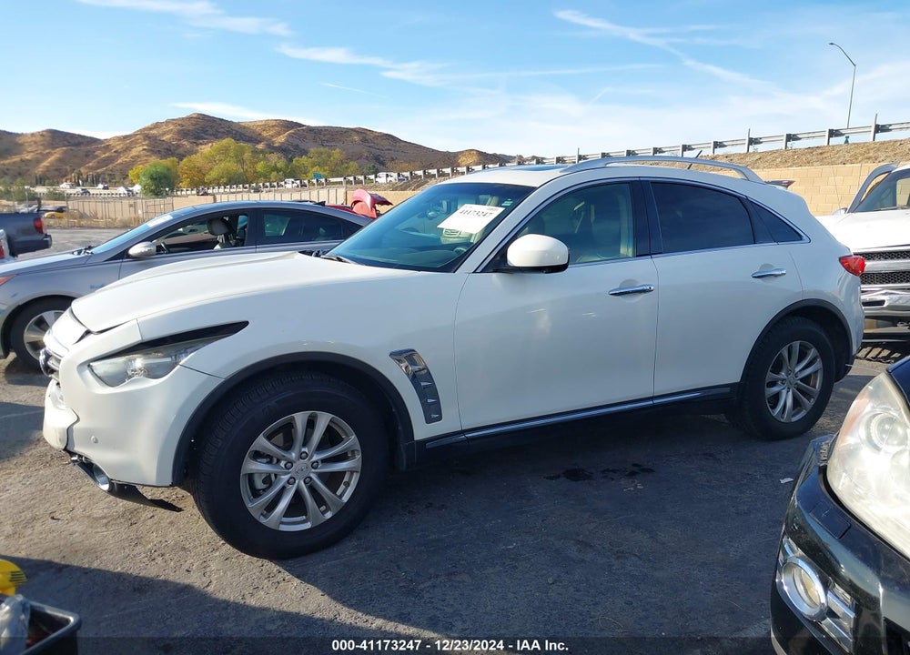 2014 INFINITI QX70 VIN: JN8CS1MW3EM413384