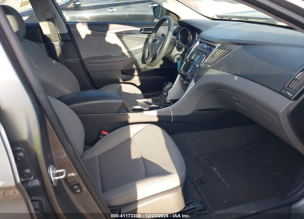 2011 HYUNDAI SONATA VIN: 5NPEB4AC7BH135739