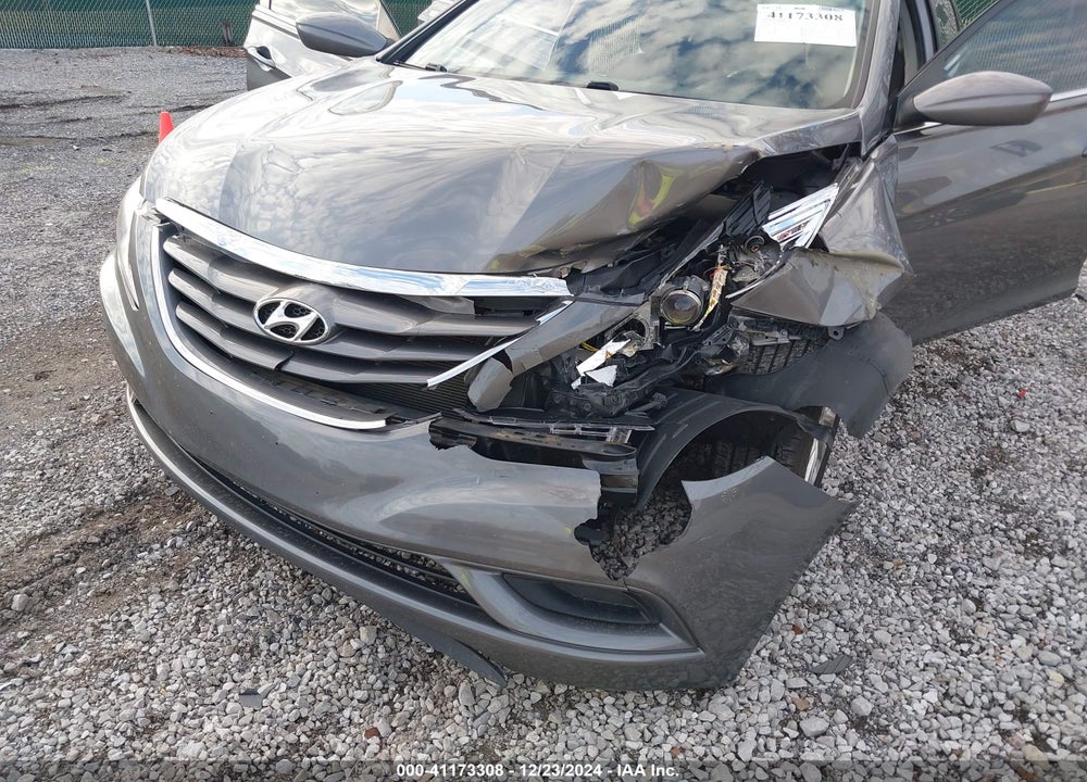 2011 HYUNDAI SONATA VIN: 5NPEB4AC7BH135739