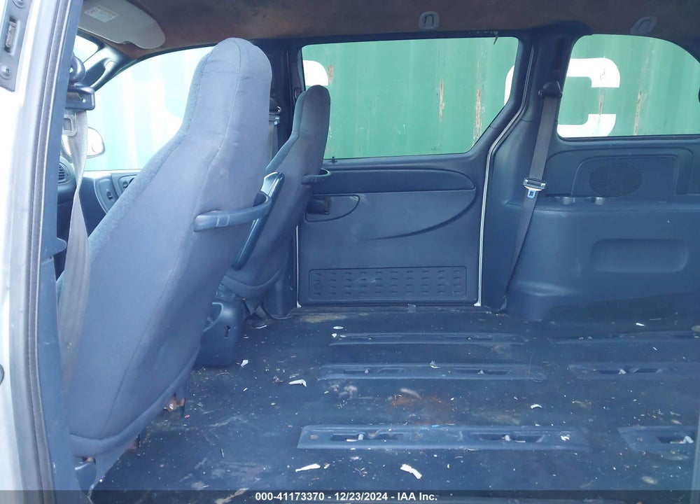 2003 CHRYSLER VOYAGER LX VIN: 1C4GJ45343B157058