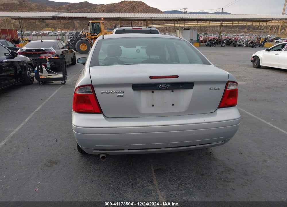 2005 FORD FOCUS ZX4 VIN: 1FAFP34N05W249535